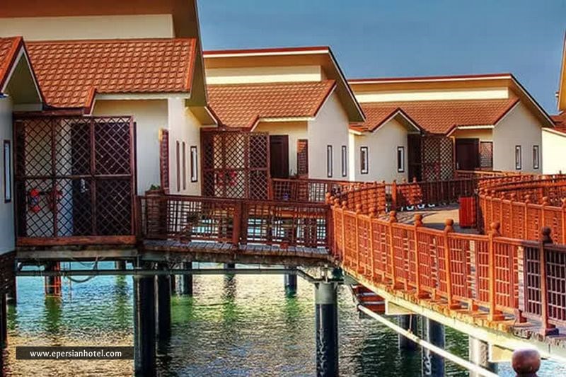 محوطه بیرونی هتل ترنج کیش